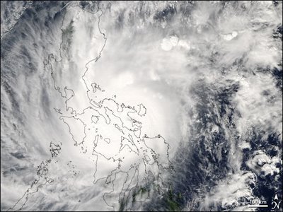 Typhoon hitting_Philippines